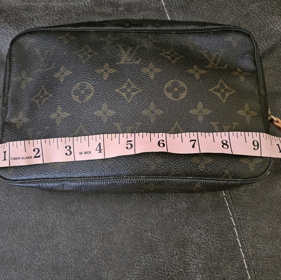 Louis Vuitton, makeup bag. Usable condition. Zipper works. - Picture 13 of 13